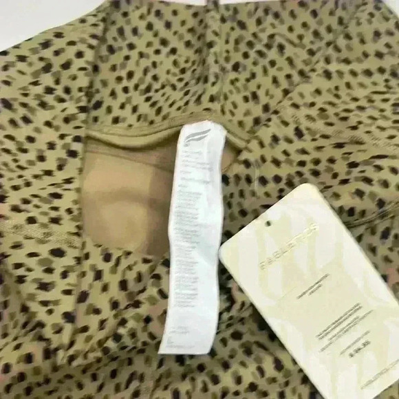 NWT Fabletics Oasis High Waisted Luxe Leggings in Abstract Cheetah Item# 6A - Picture 8 of 11